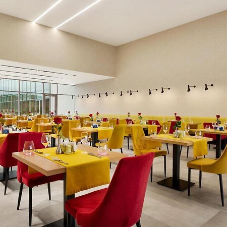 Hotel Ramada By Wyndham Târgu Jiu Exteriér fotografie